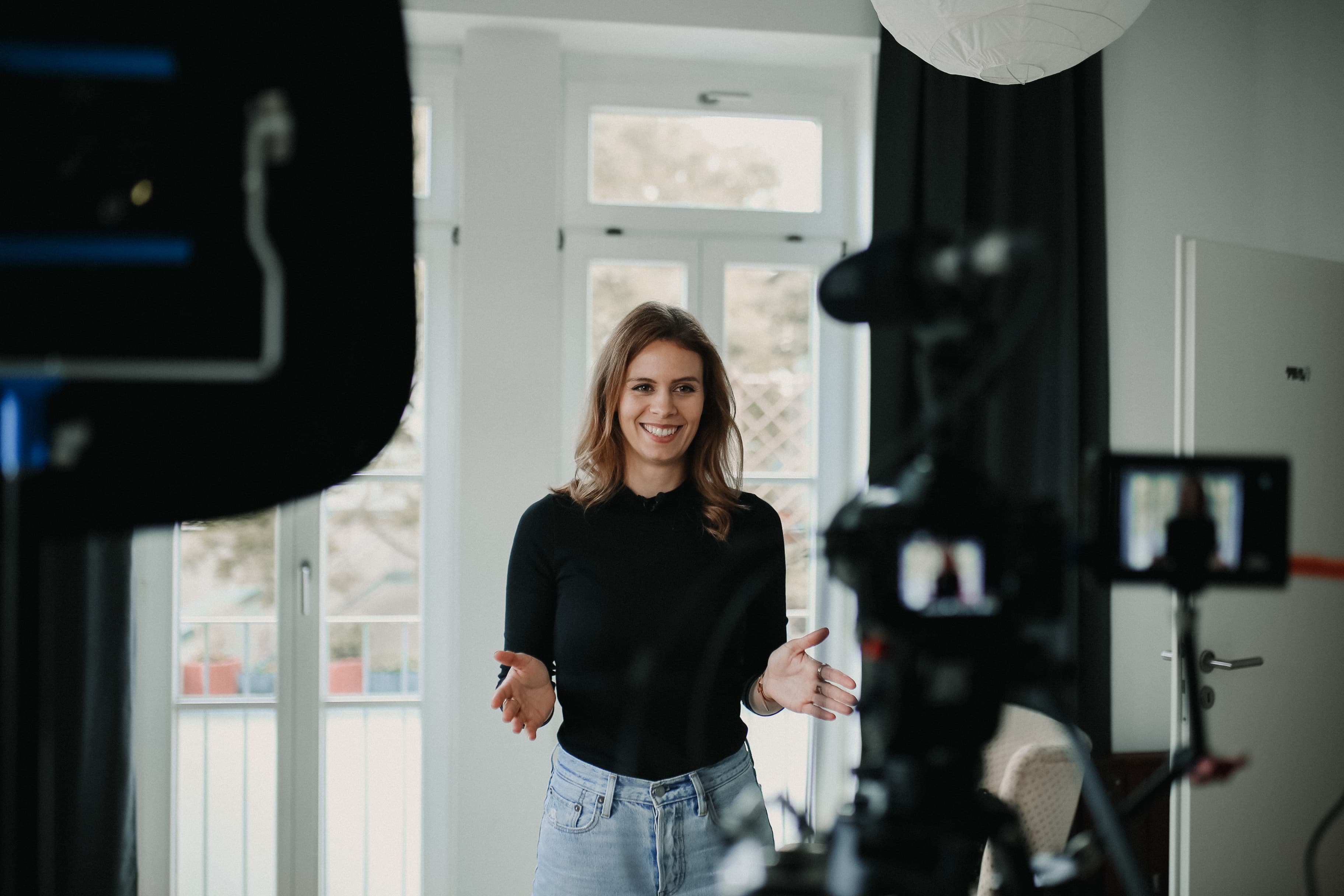 Jenny Ueberberg bei der Produktion eines Videokurses